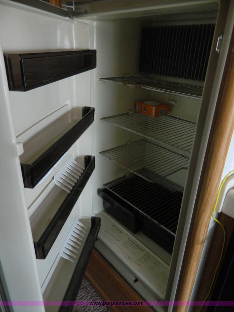 image for item B3842 1992 Chevrolet Pace 31' RV motorhome