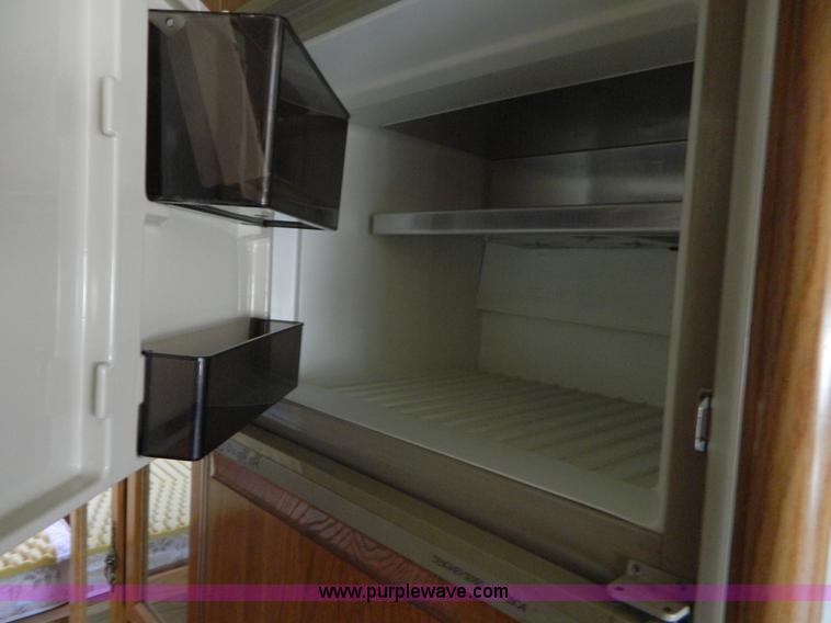 image for item B3842 1992 Chevrolet Pace 31' RV motorhome