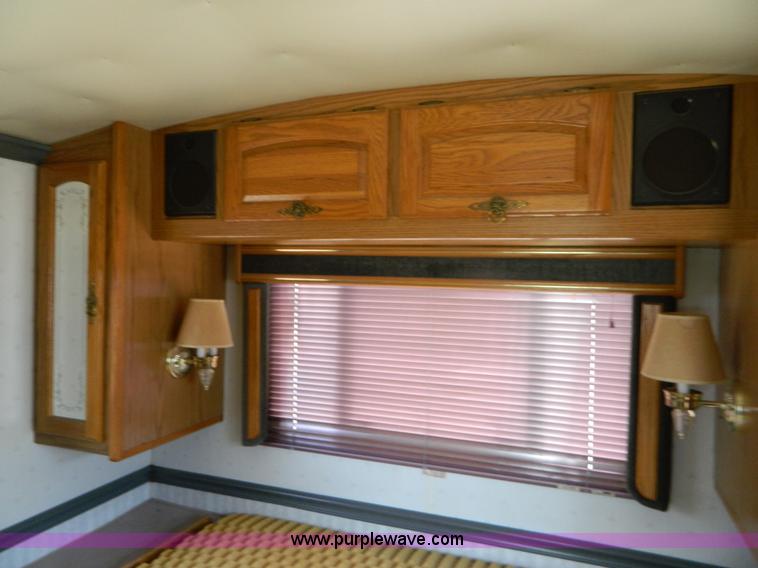 image for item B3842 1992 Chevrolet Pace 31' RV motorhome