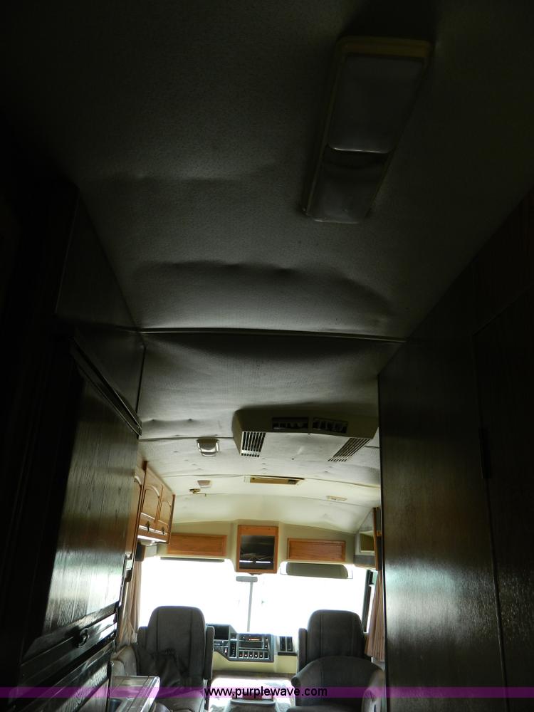 image for item B3842 1992 Chevrolet Pace 31' RV motorhome