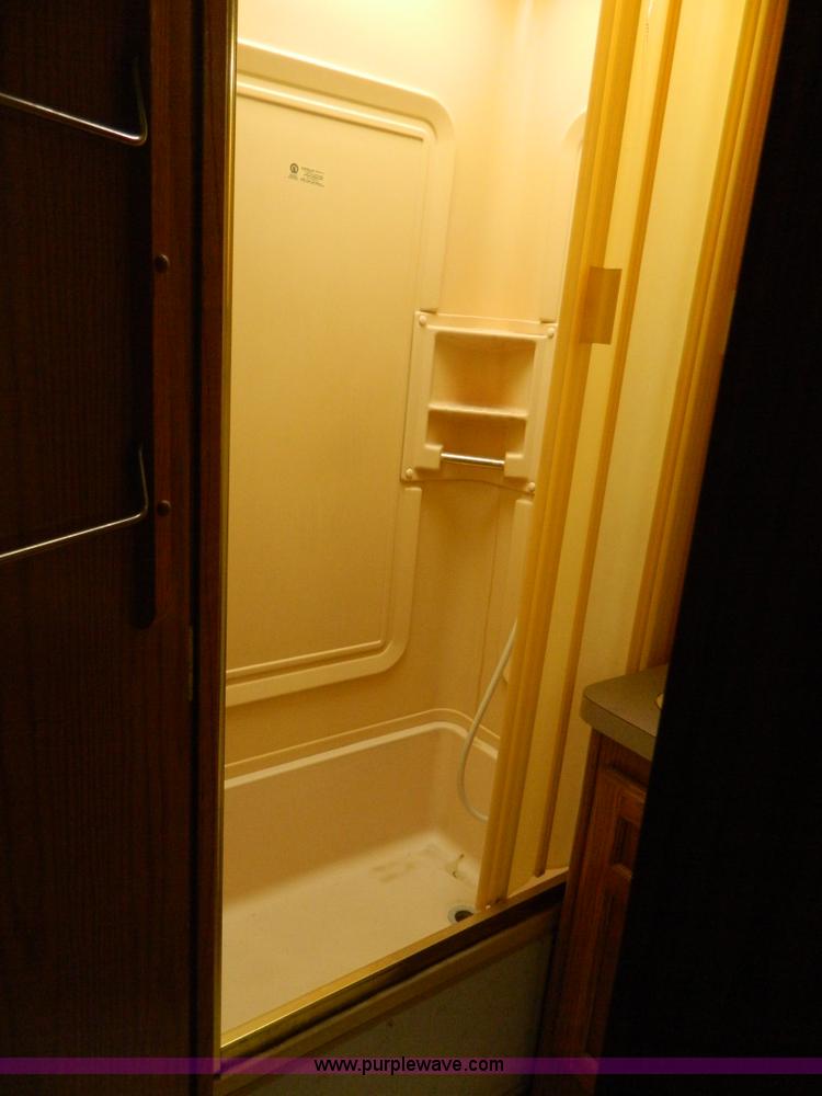 image for item B3842 1992 Chevrolet Pace 31' RV motorhome