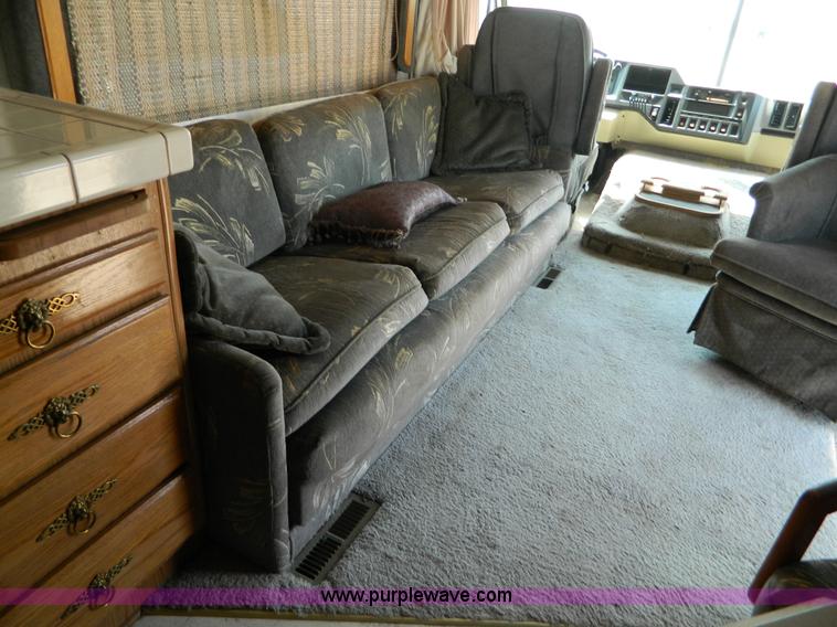 image for item B3842 1992 Chevrolet Pace 31' RV motorhome