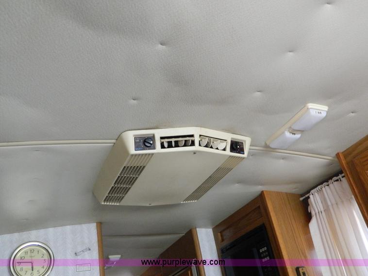 image for item B3842 1992 Chevrolet Pace 31' RV motorhome