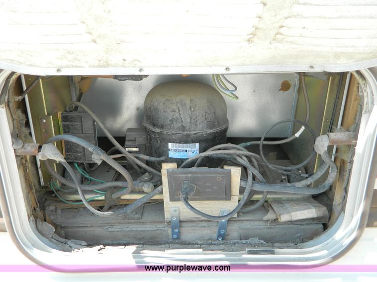 image for item B3845 1985 Nuwa 21' camper