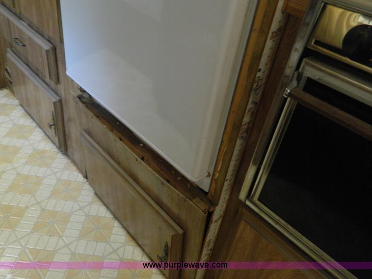 image for item B3845 1985 Nuwa 21' camper