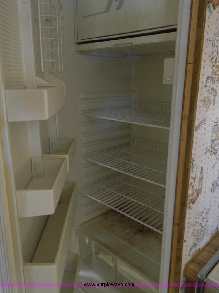 image for item B3845 1985 Nuwa 21' camper