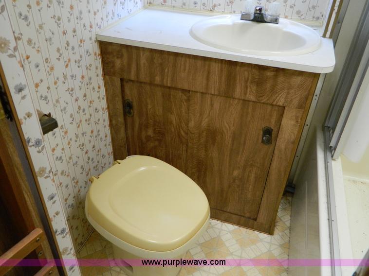 image for item B3845 1985 Nuwa 21' camper