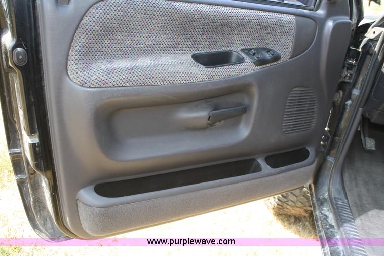 image for item B6959 1999 Dodge Ram 1500 pickup truck