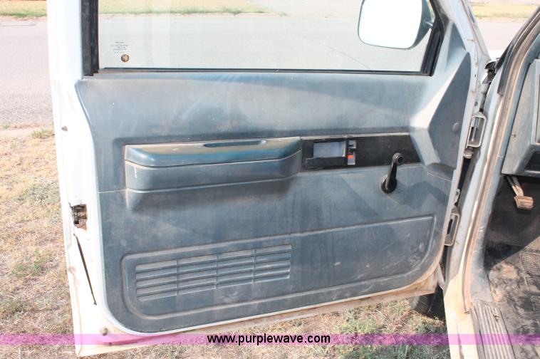 image for item C2771 1989 Chevrolet C3500 pickup truck