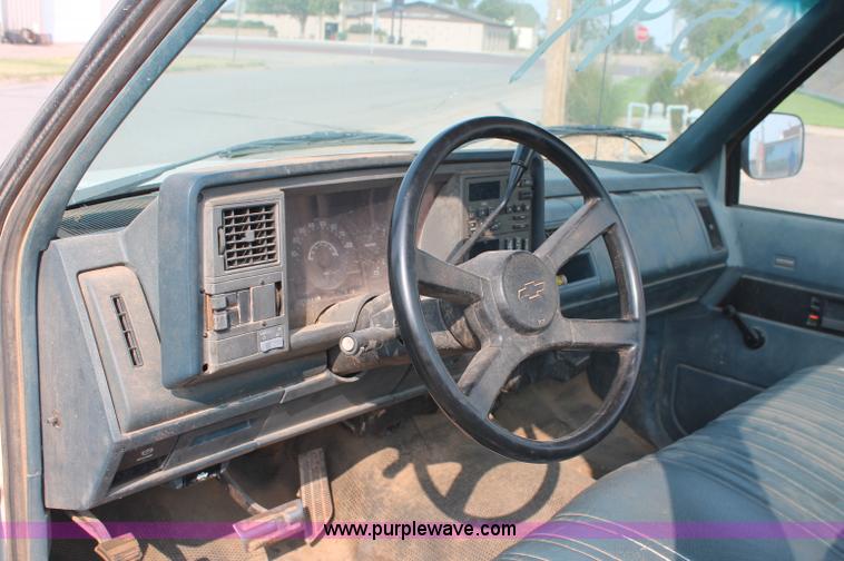 image for item C2771 1989 Chevrolet C3500 pickup truck