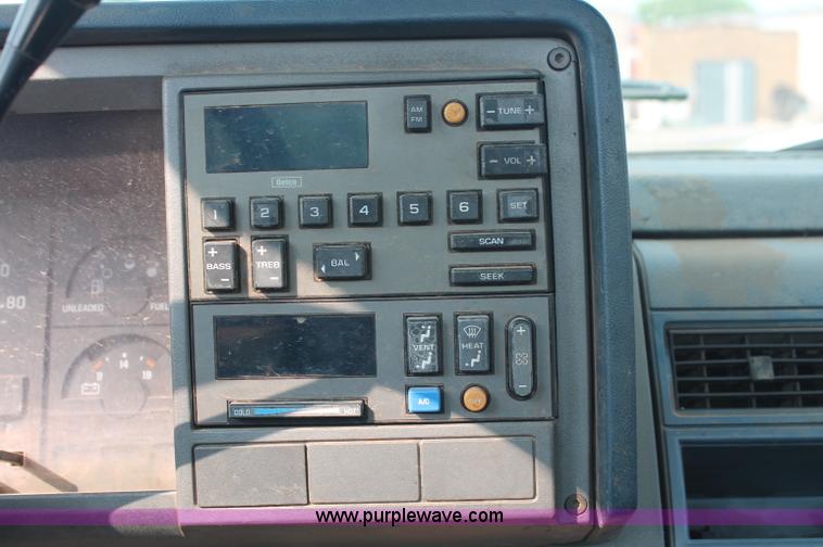 image for item C2771 1989 Chevrolet C3500 pickup truck