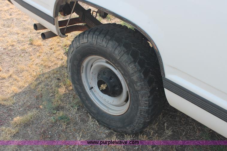 image for item C2771 1989 Chevrolet C3500 pickup truck