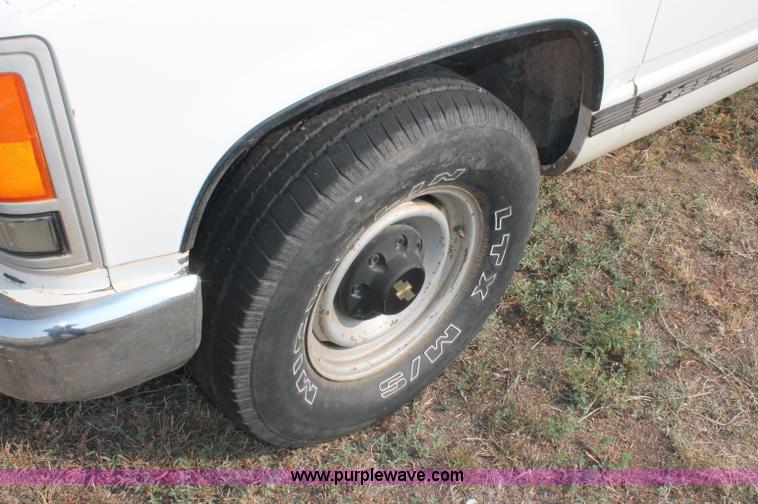 image for item C2771 1989 Chevrolet C3500 pickup truck