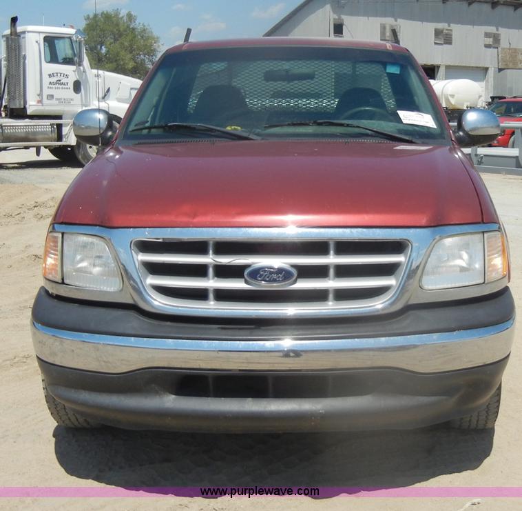 image for item D4411 2001 Ford F150 XLT pickup truck