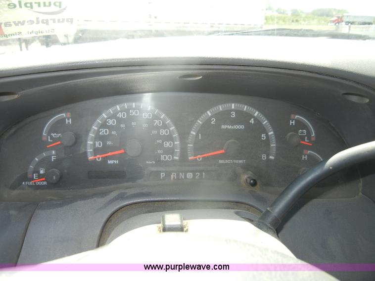 image for item D4411 2001 Ford F150 XLT pickup truck