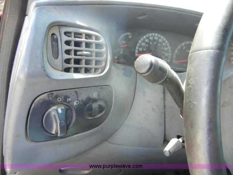 image for item D4411 2001 Ford F150 XLT pickup truck