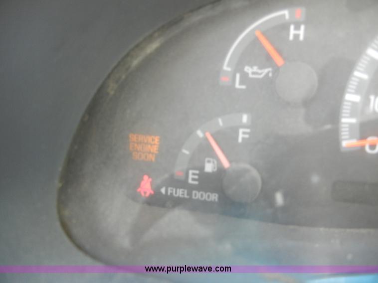 image for item D4411 2001 Ford F150 XLT pickup truck