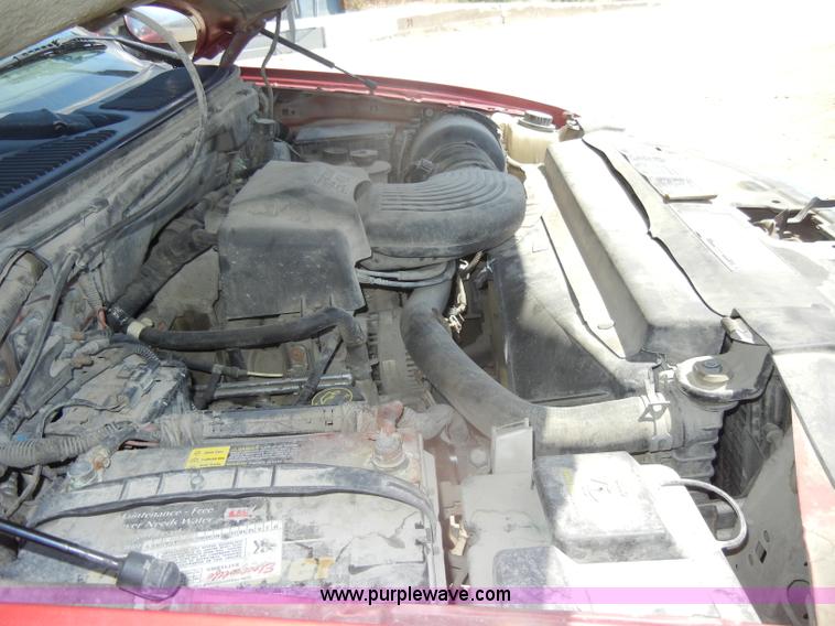 image for item D4411 2001 Ford F150 XLT pickup truck