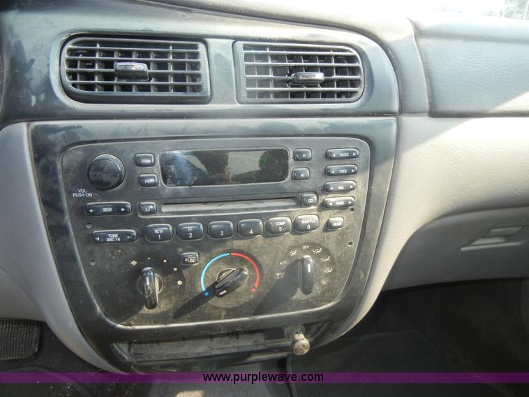 image for item D4459 2002 Ford Taurus SES