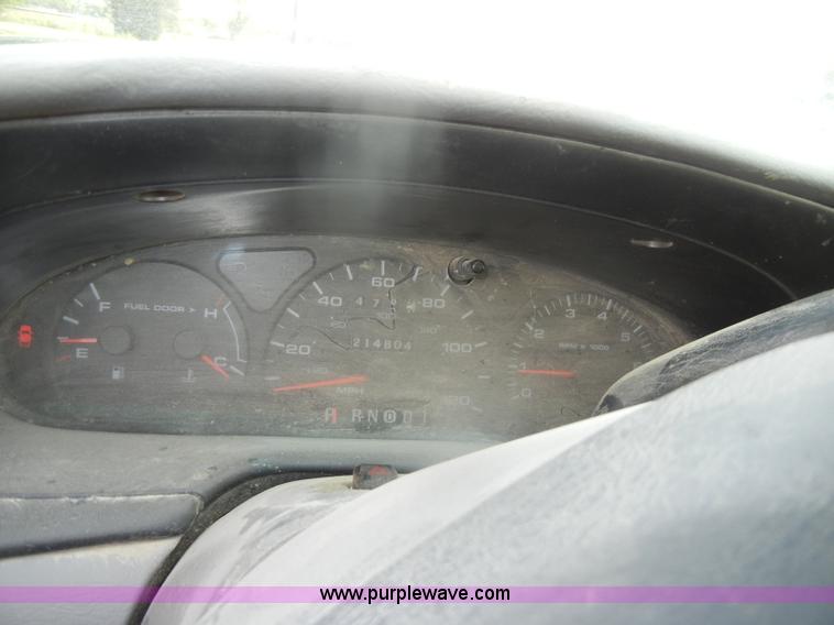 image for item D4459 2002 Ford Taurus SES