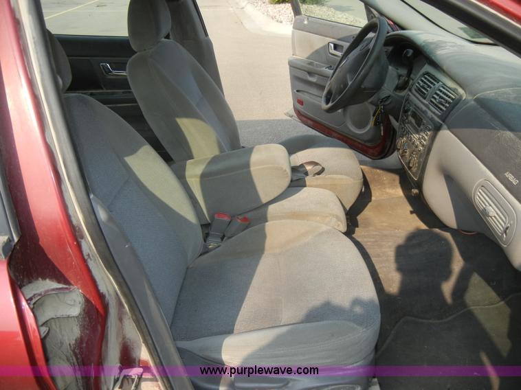 image for item D4459 2002 Ford Taurus SES