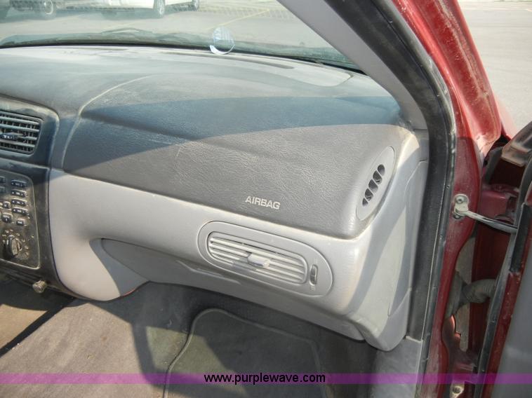 image for item D4459 2002 Ford Taurus SES