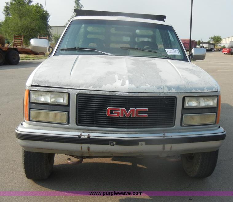 image for item D4462 1992 GMC Sierra SLE 2500 HD flatbed pickup truck