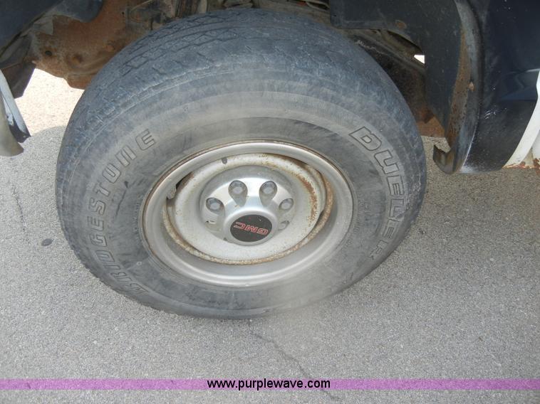 image for item D4462 1992 GMC Sierra SLE 2500 HD flatbed pickup truck