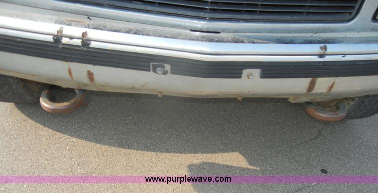 image for item D4462 1992 GMC Sierra SLE 2500 HD flatbed pickup truck