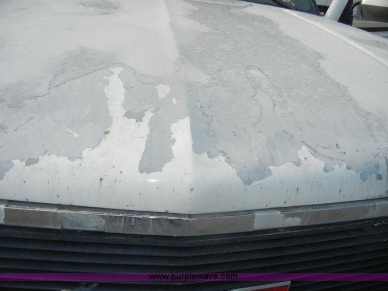 image for item D4462 1992 GMC Sierra SLE 2500 HD flatbed pickup truck