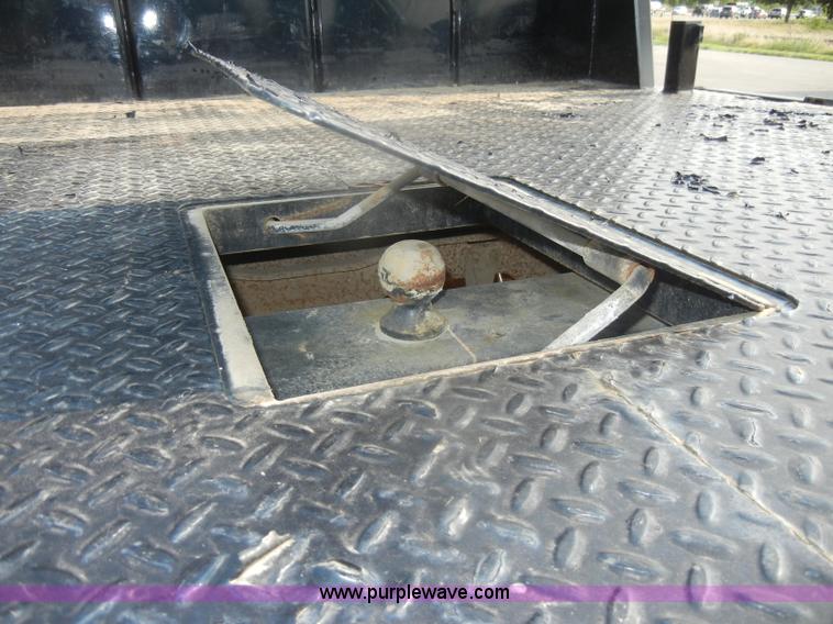 image for item D4462 1992 GMC Sierra SLE 2500 HD flatbed pickup truck