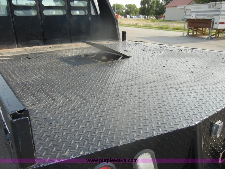 image for item D4462 1992 GMC Sierra SLE 2500 HD flatbed pickup truck