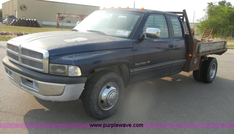 image for item D4600 1995 Dodge Ram 3500 SLT flatbed pickup truck