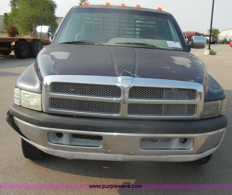 image for item D4600 1995 Dodge Ram 3500 SLT flatbed pickup truck