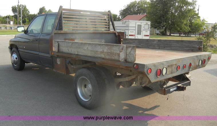 image for item D4600 1995 Dodge Ram 3500 SLT flatbed pickup truck