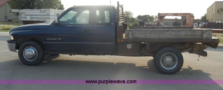 image for item D4600 1995 Dodge Ram 3500 SLT flatbed pickup truck
