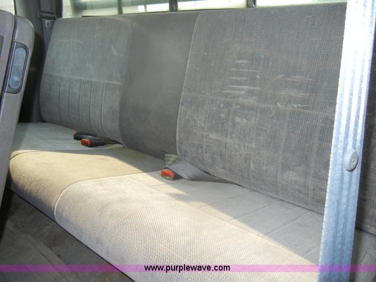 image for item D4600 1995 Dodge Ram 3500 SLT flatbed pickup truck