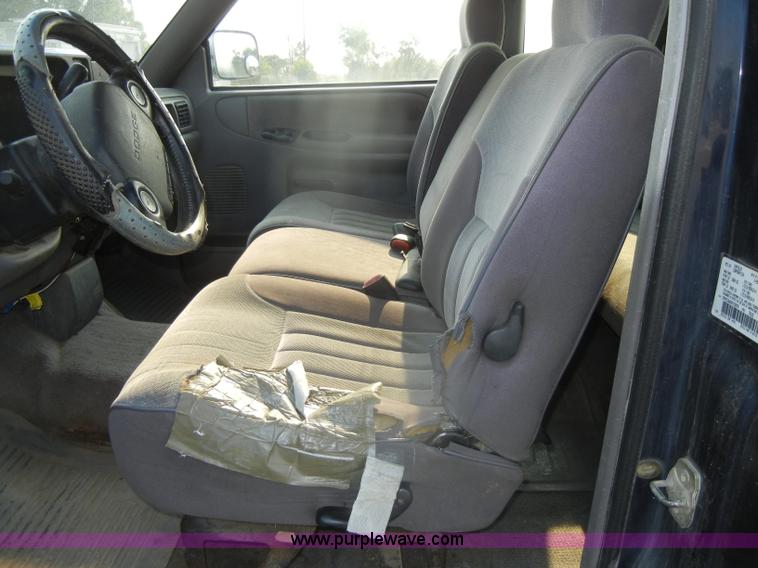 image for item D4600 1995 Dodge Ram 3500 SLT flatbed pickup truck