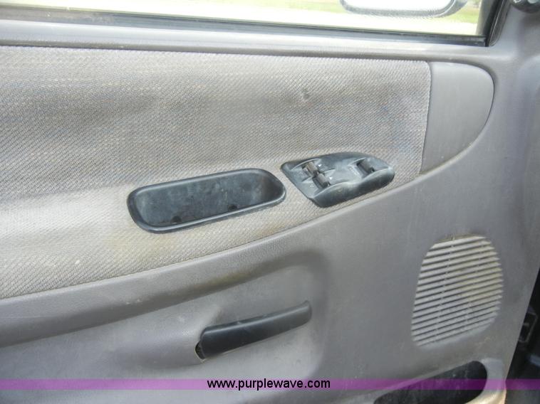 image for item D4600 1995 Dodge Ram 3500 SLT flatbed pickup truck