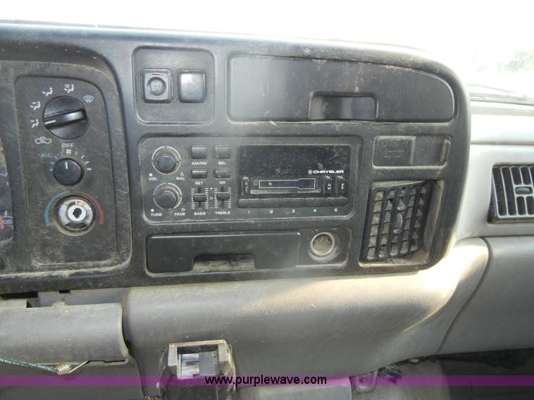 image for item D4600 1995 Dodge Ram 3500 SLT flatbed pickup truck