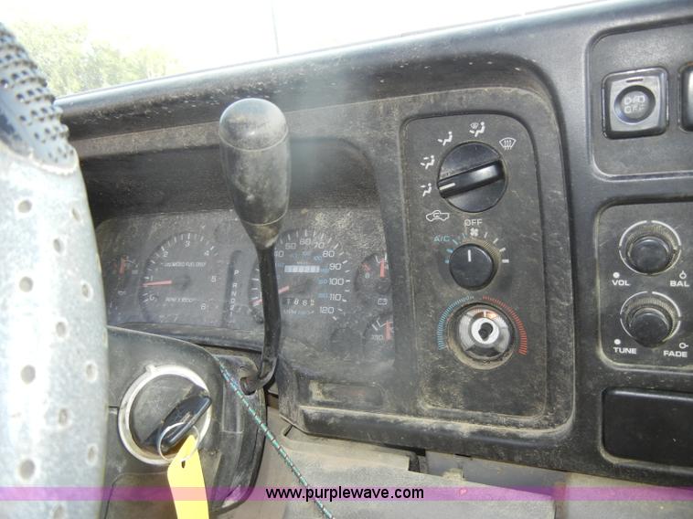 image for item D4600 1995 Dodge Ram 3500 SLT flatbed pickup truck