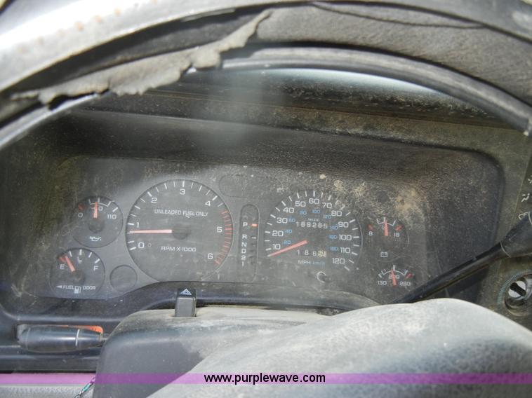 image for item D4600 1995 Dodge Ram 3500 SLT flatbed pickup truck