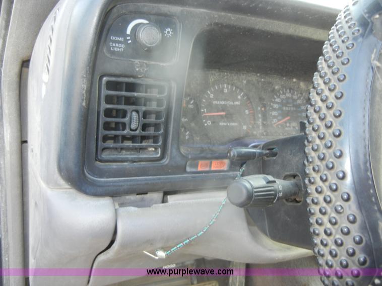 image for item D4600 1995 Dodge Ram 3500 SLT flatbed pickup truck