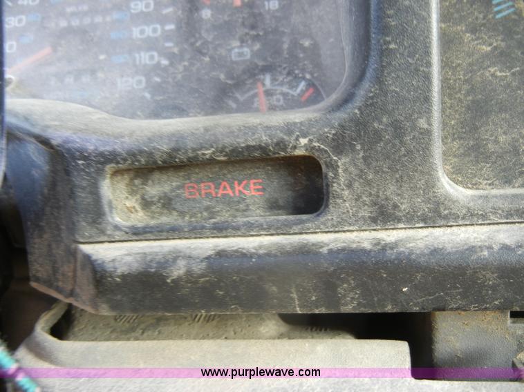 image for item D4600 1995 Dodge Ram 3500 SLT flatbed pickup truck