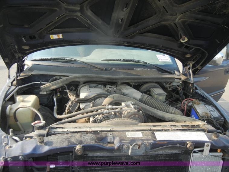 image for item D4600 1995 Dodge Ram 3500 SLT flatbed pickup truck