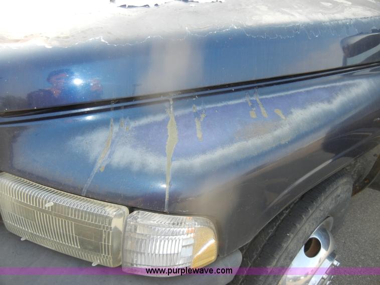 image for item D4600 1995 Dodge Ram 3500 SLT flatbed pickup truck