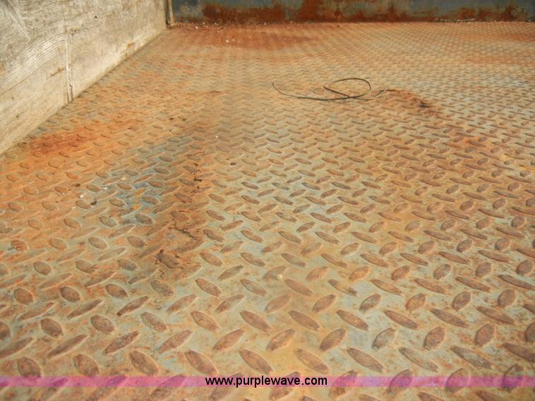 image for item D4600 1995 Dodge Ram 3500 SLT flatbed pickup truck