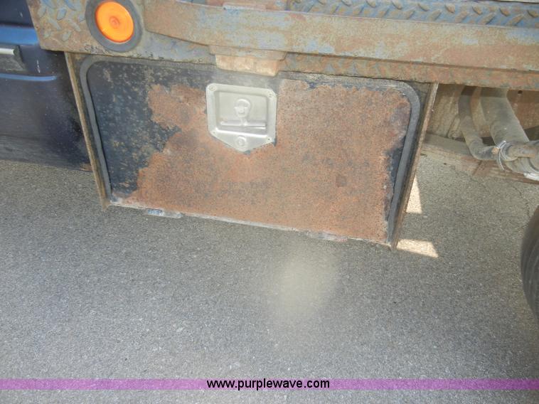 image for item D4600 1995 Dodge Ram 3500 SLT flatbed pickup truck