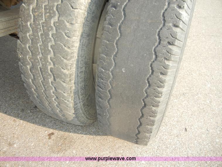 image for item D4600 1995 Dodge Ram 3500 SLT flatbed pickup truck