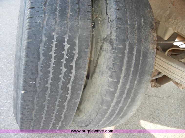 image for item D4600 1995 Dodge Ram 3500 SLT flatbed pickup truck